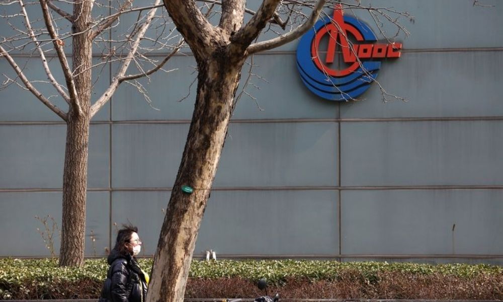 China oil giant CNOOC soars in Shanghai debut, defying weak market